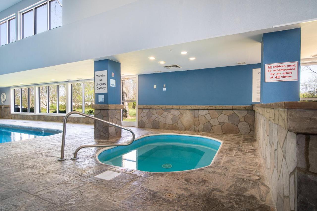 Holiday Inn Express Hotel & Suites Bedford By Ihg Exterior foto