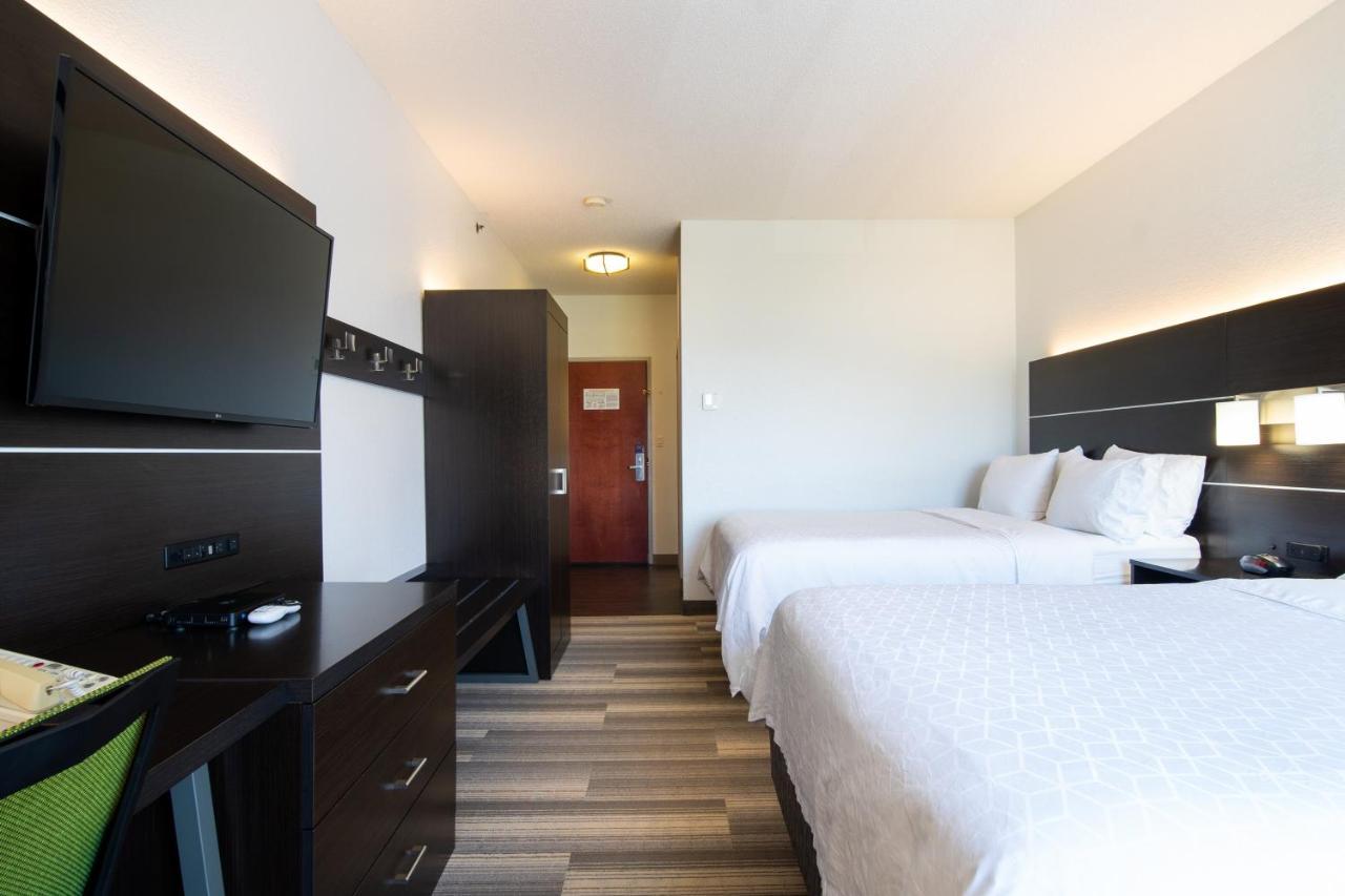 Holiday Inn Express Hotel & Suites Bedford By Ihg Exterior foto