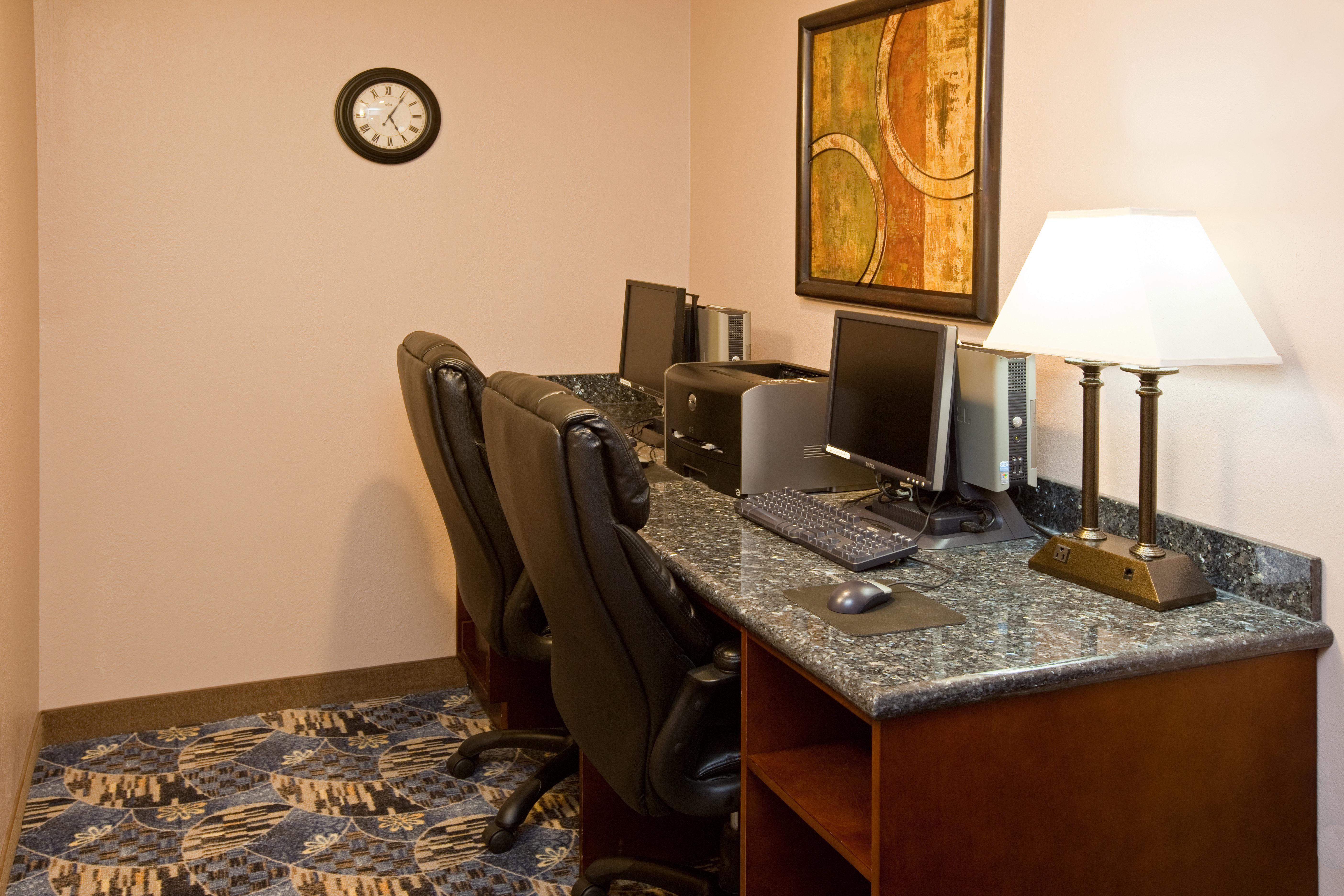 Holiday Inn Express Hotel & Suites Bedford By Ihg Exterior foto