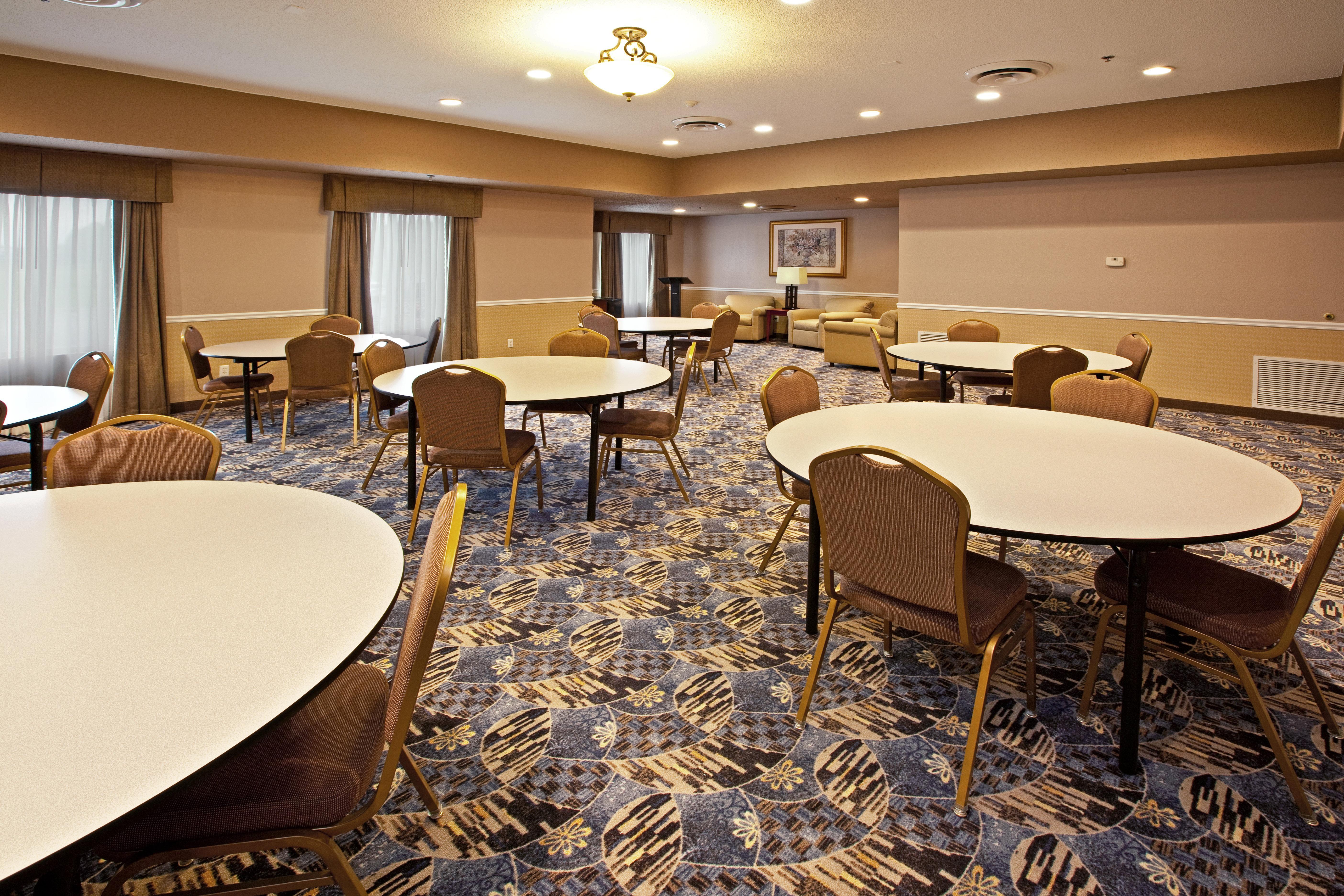 Holiday Inn Express Hotel & Suites Bedford By Ihg Exterior foto