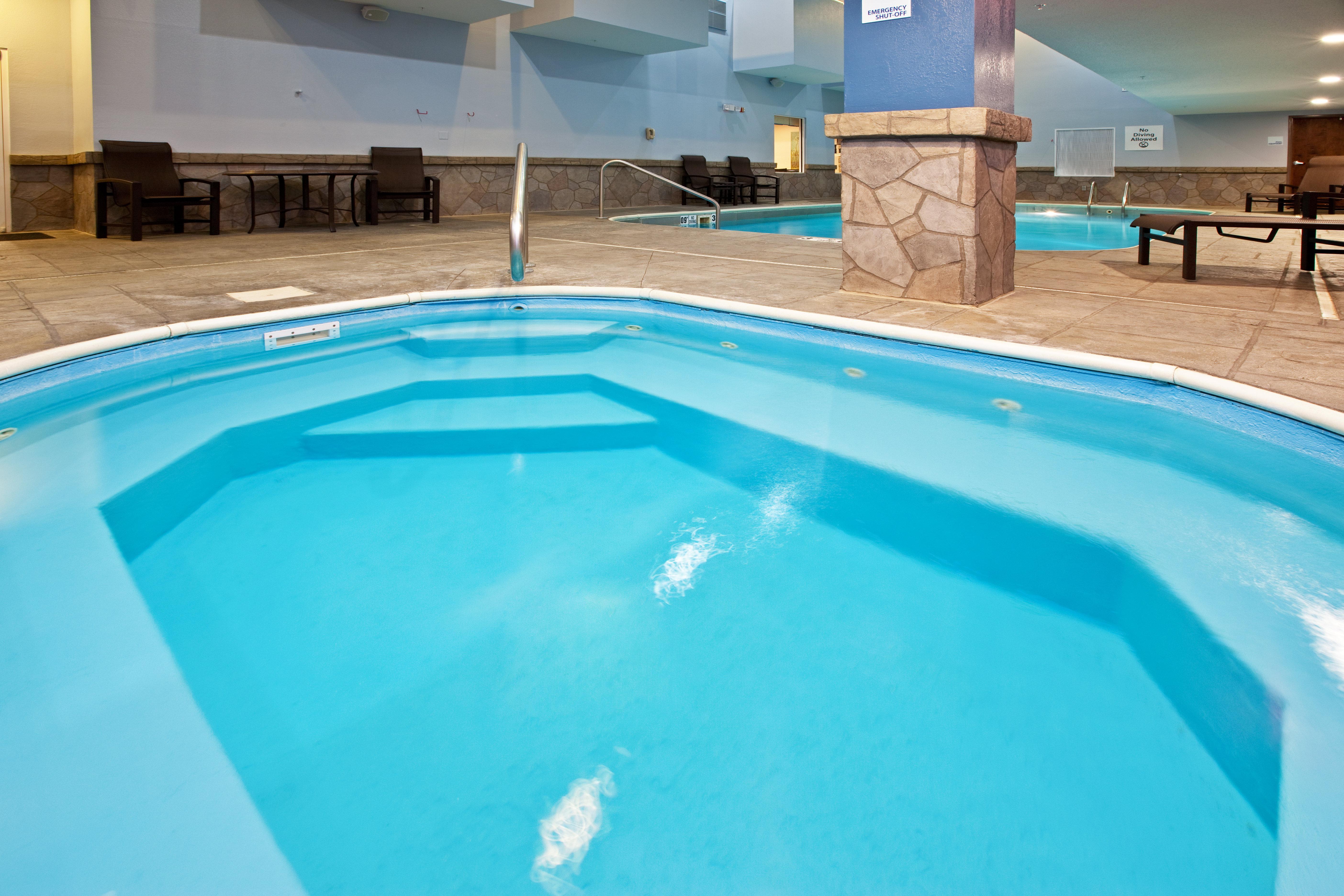 Holiday Inn Express Hotel & Suites Bedford By Ihg Exterior foto